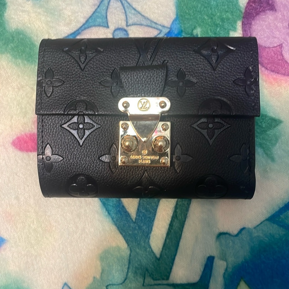 Black ladies LV wallet